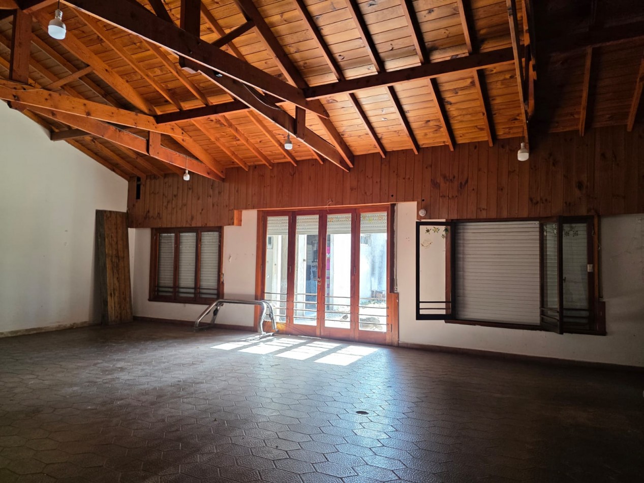CHALET DESARROLLADO EN ESQUINA