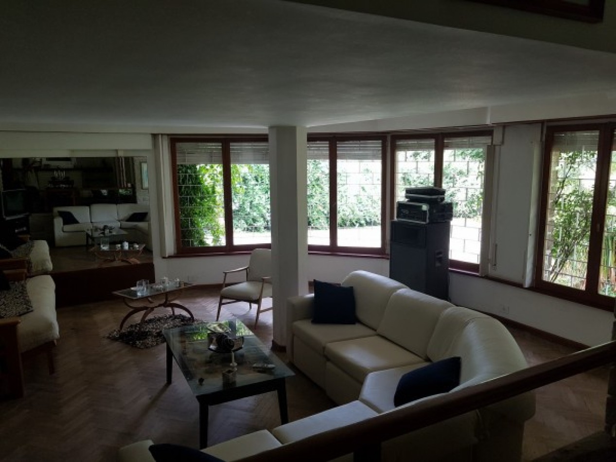 Chalet de tres ambientes con dependencia de servicio