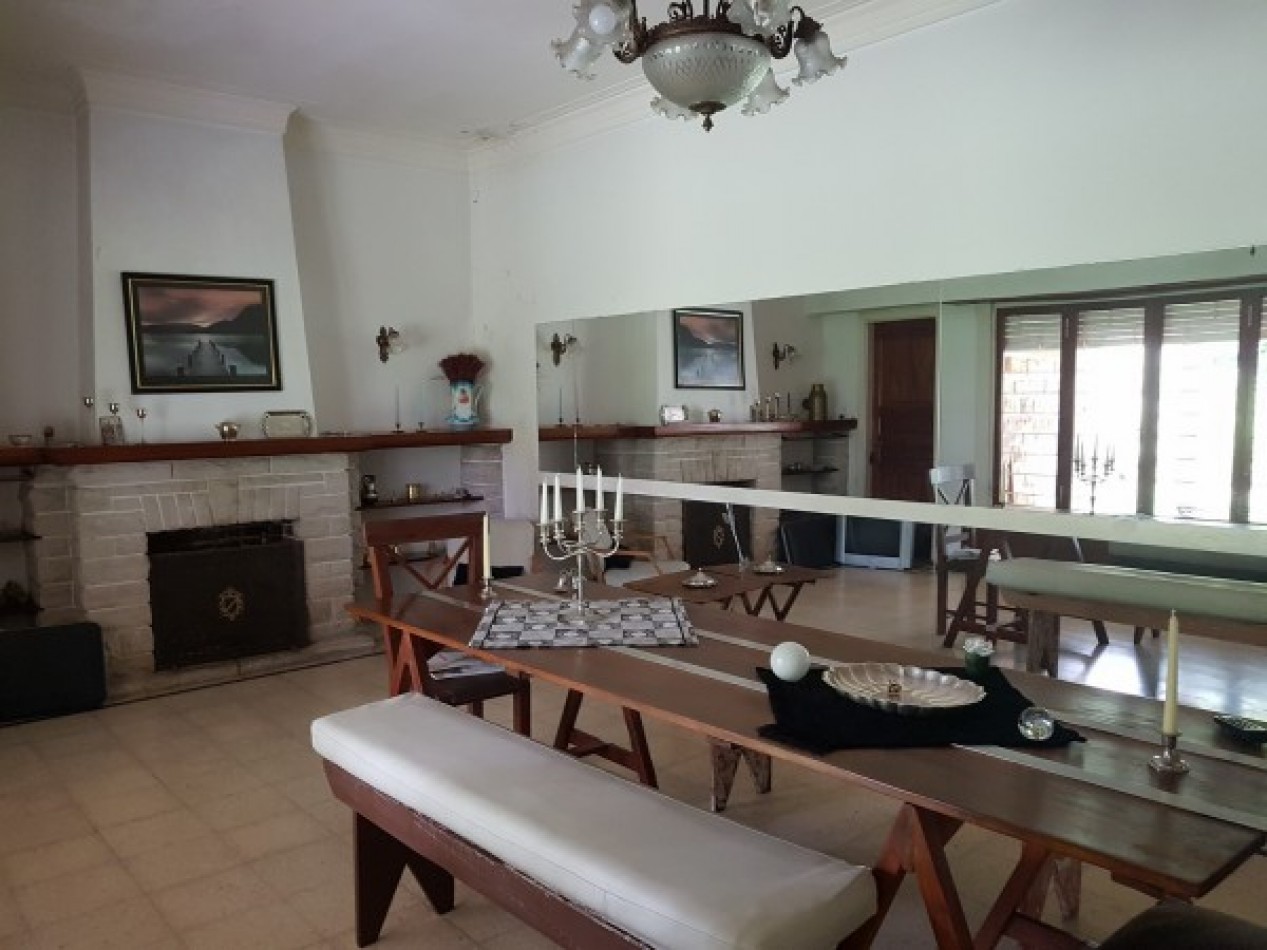 Chalet de tres ambientes con dependencia de servicio