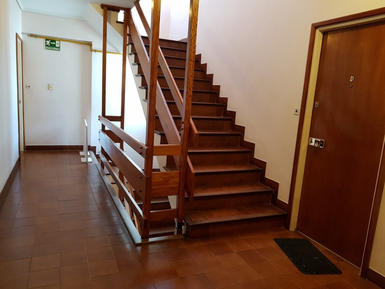 Departamento 3 ambientes a la calle con balcon 