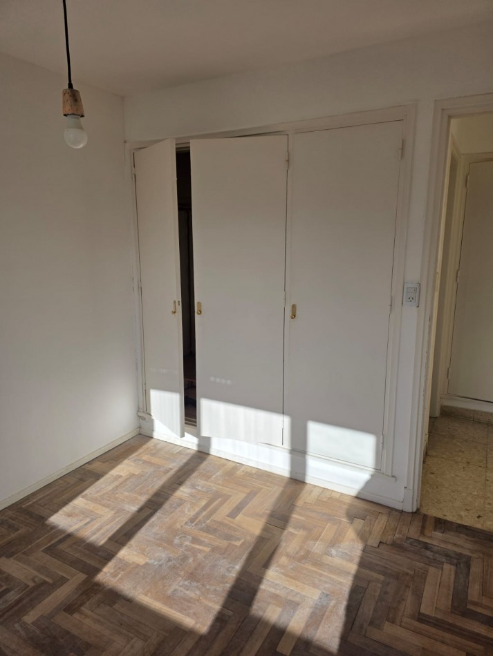 Departamento 2 ambientes 1er piso por escalera