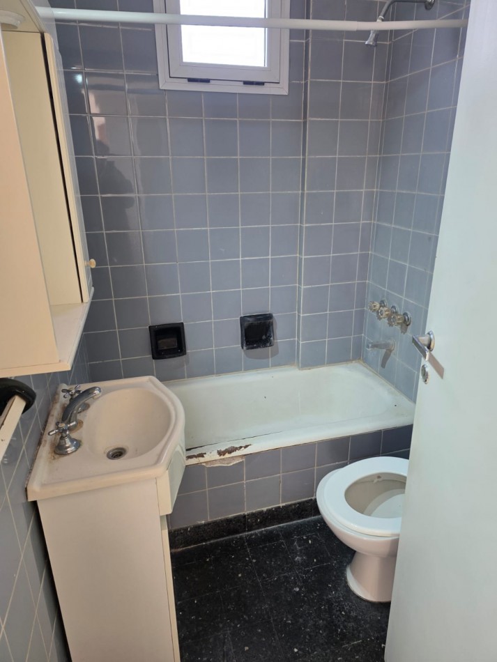 Departamento 2 ambientes 1er piso por escalera