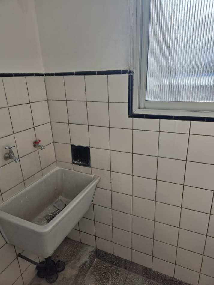 Departamento 2 ambientes 1er piso por escalera