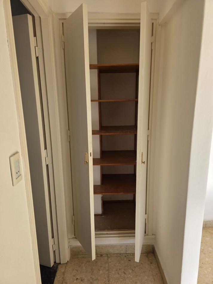 Departamento 2 ambientes 1er piso por escalera