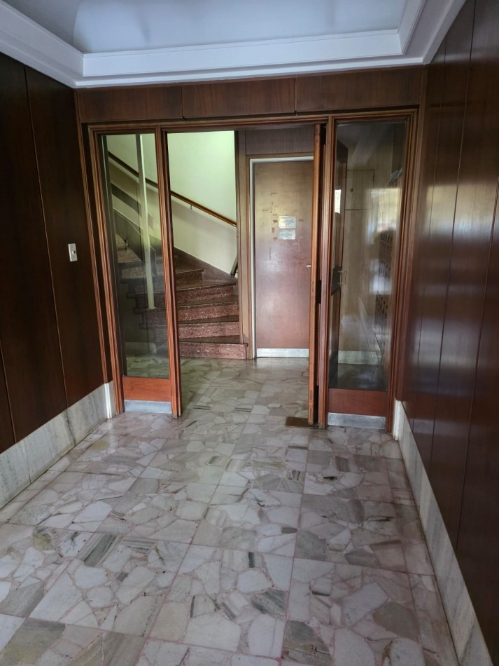 Departamento 2 ambientes 1er piso por escalera