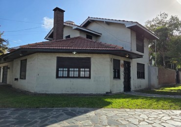 CHALET DESARROLLADO EN ESQUINA